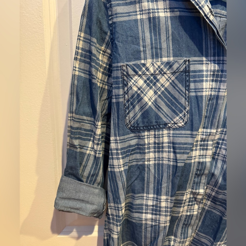 Button Down - Picture 3 of 4